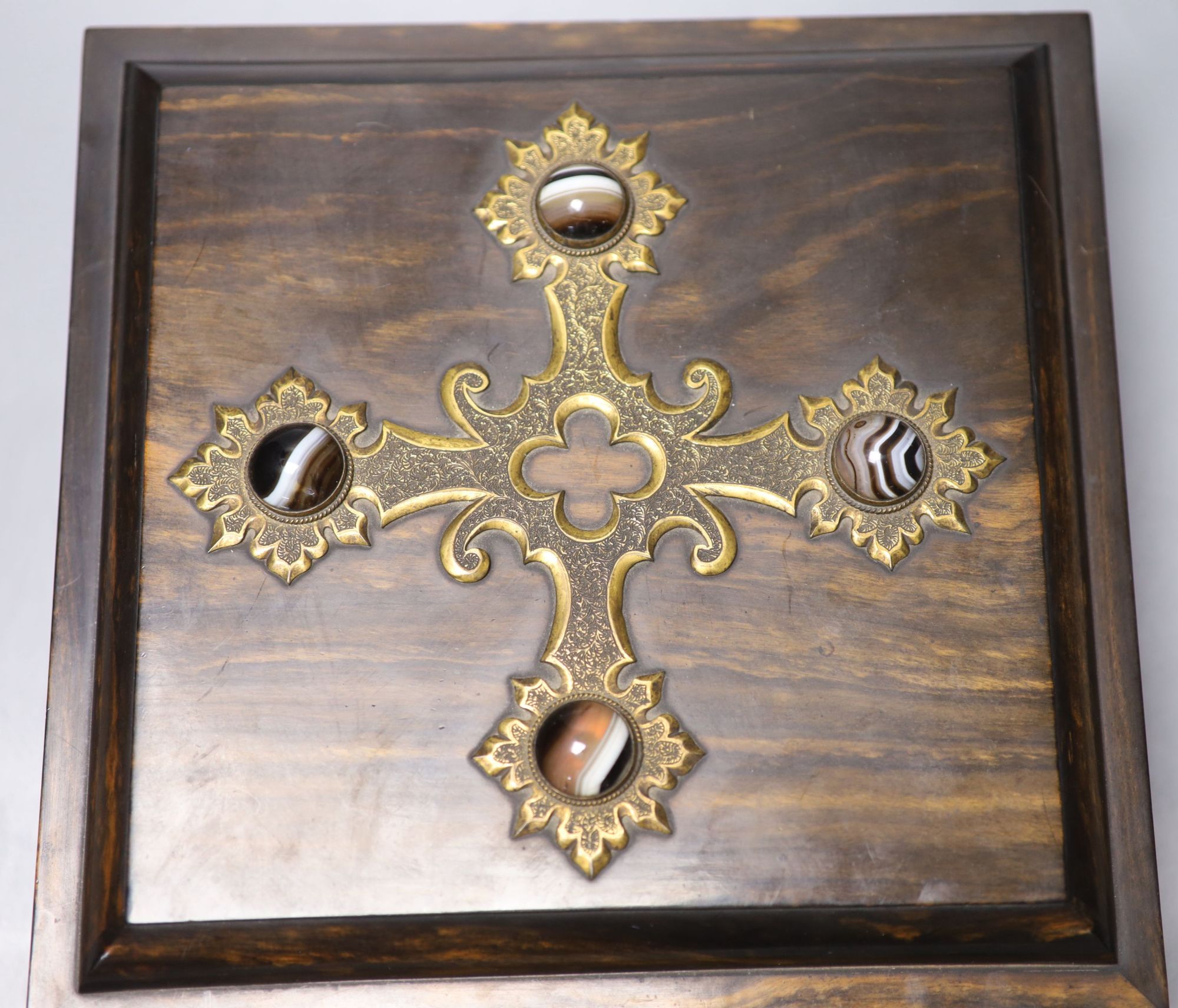 A Victorian coromandel, brass and agate mounted bezique games box, 24.5cm, containing bone and mother of pearl counters, two ivory poin